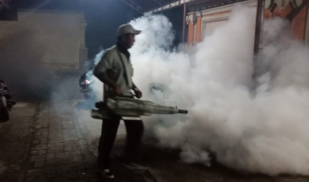 Cegah Penyebaran Demam Berdarah, Dinas Kesehatan dan Jumantik lakukan Foging
